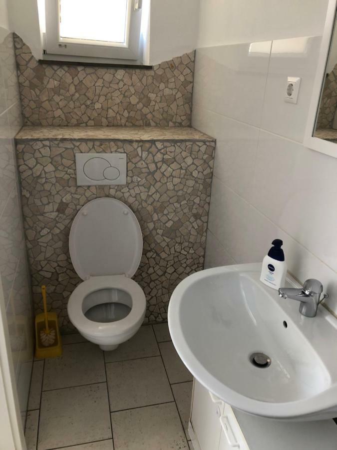 Ferienwohnung Beutelsbacherstrasse 12 Unterturkheim Щутгарт Екстериор снимка